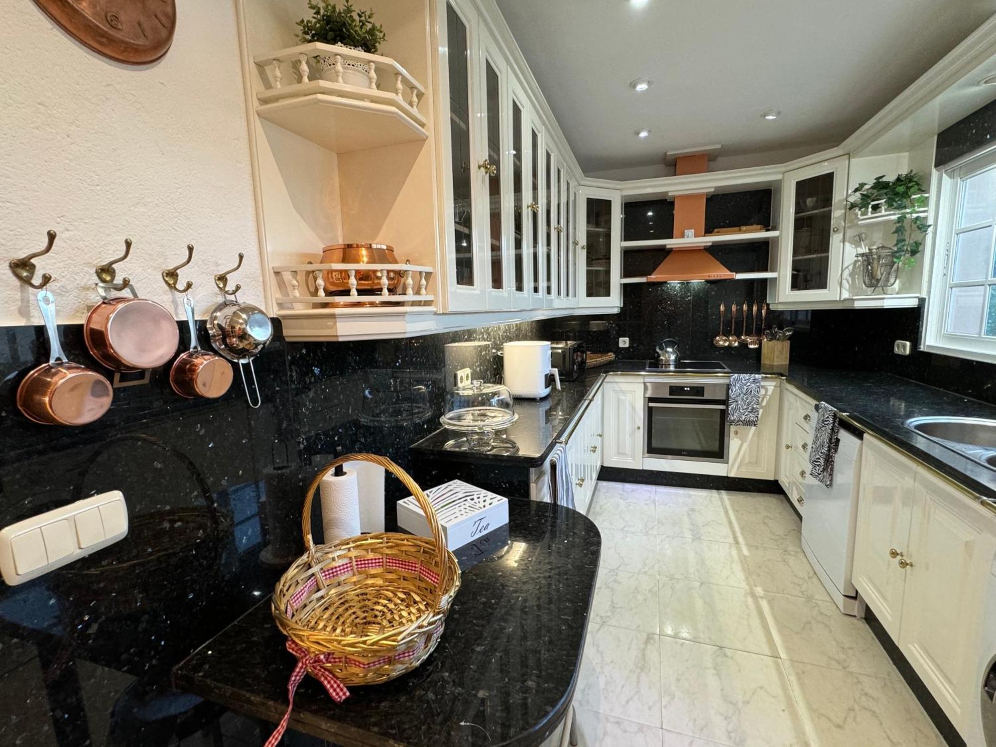 Villa Casacara Marbella Beachside Costabella -Spain מראה חיצוני תמונה