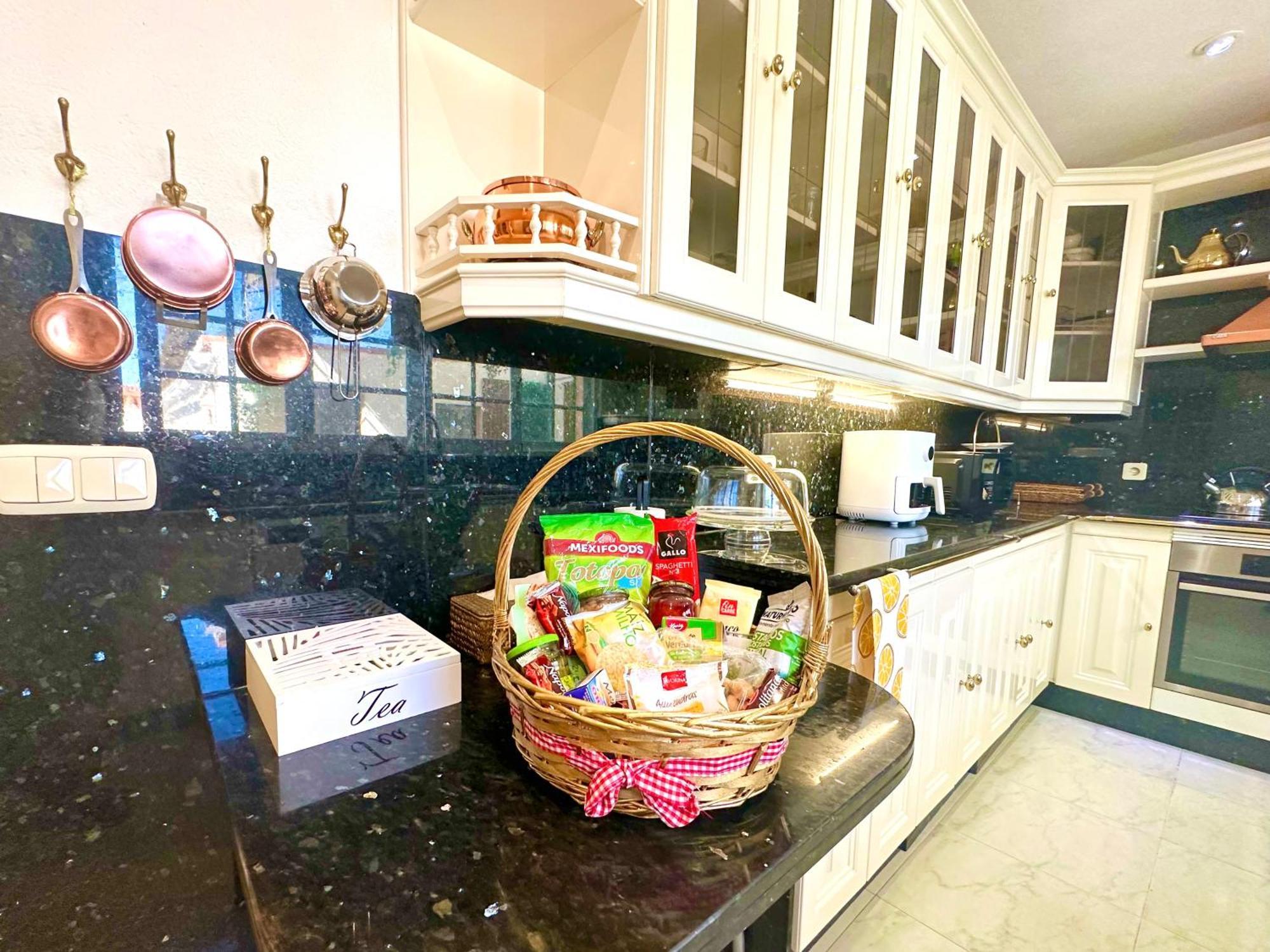 Villa Casacara Marbella Beachside Costabella -Spain מראה חיצוני תמונה